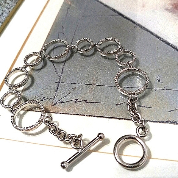 Gordon's Jewelers Sterling Silver Diamond Circles Toggle Bracelet - Picture 2 of 4